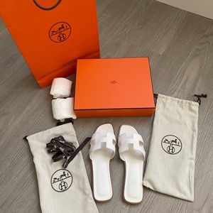 NIB Hermes Oran Sandal - White - Size 39.5 - New in Box - Straight from Boutique